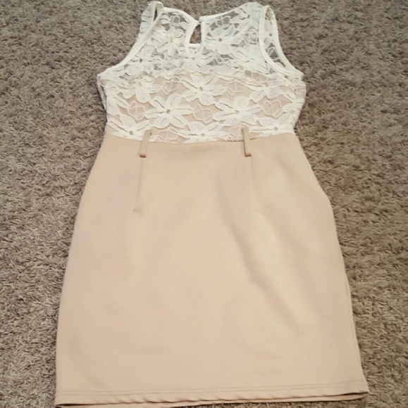 Lace and tan body dress - Picture 3 of 3