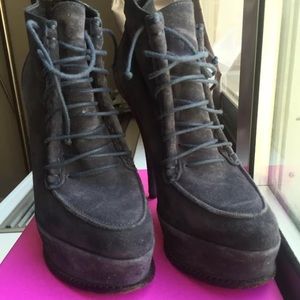 Elizabeth &James  blue platform. Final price