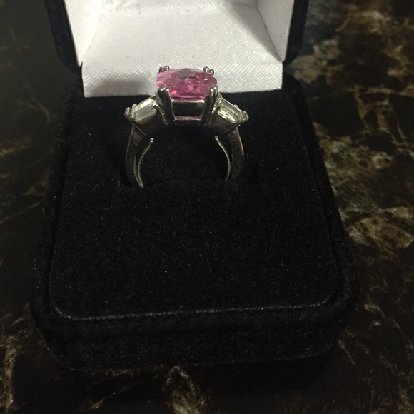 Avon Ring - Picture 3 of 4