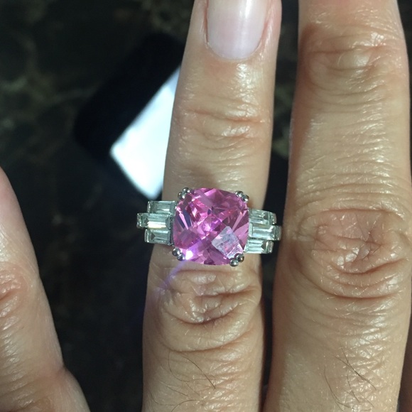 Avon Ring - Picture 4 of 4