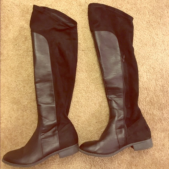 Knees high boots
