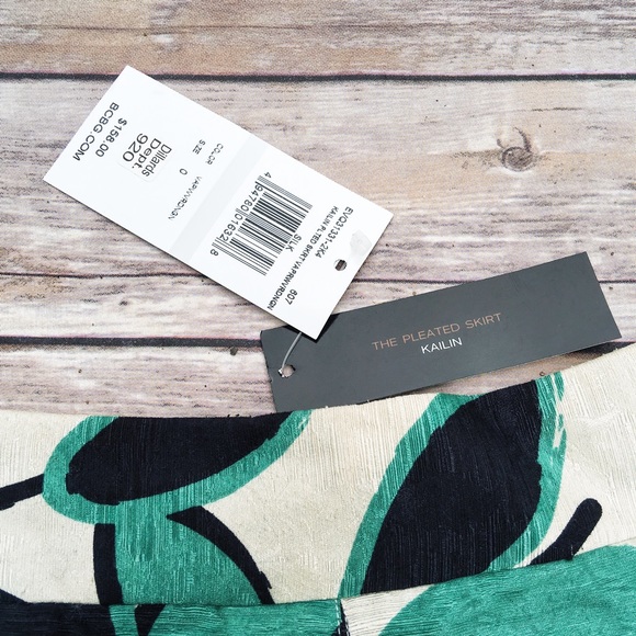 MOVING SALEπBCBGMAXAZRIA The Pleated Skirt Kailin - Picture 4 of 4