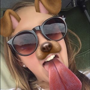 Meet your Posher, Ella