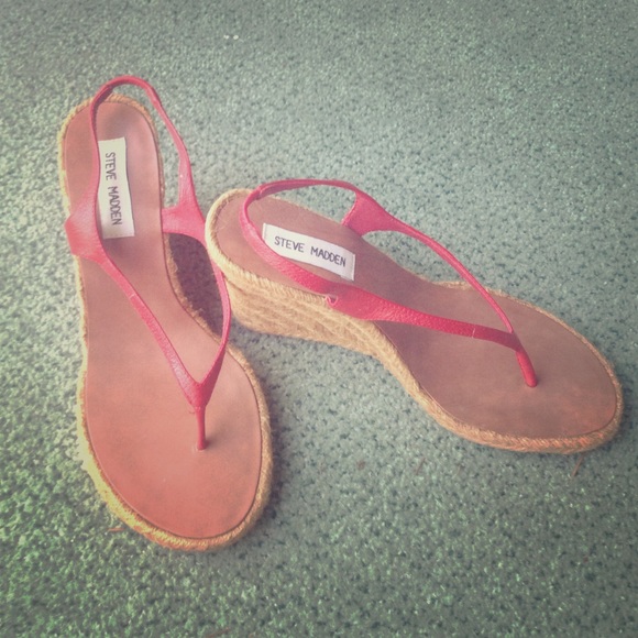 Steve Madden red strap wedges
