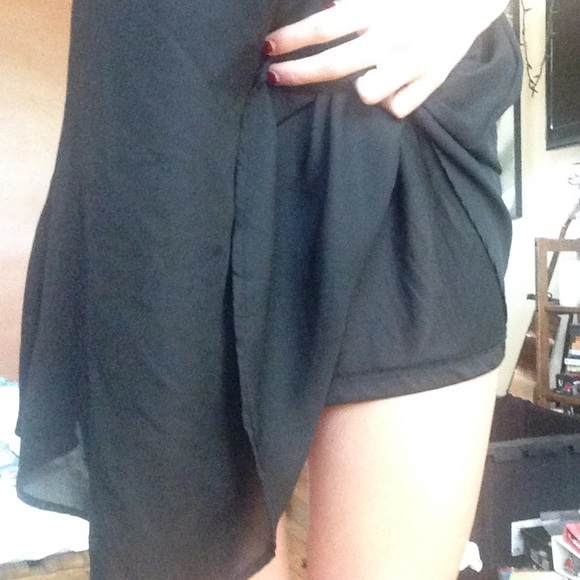 black flowy cross back summer mini dress - Picture 3 of 4
