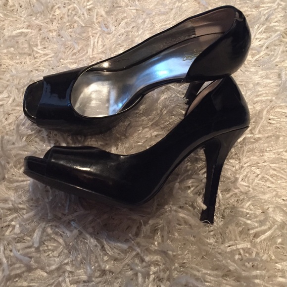 Peep toe 4" heels