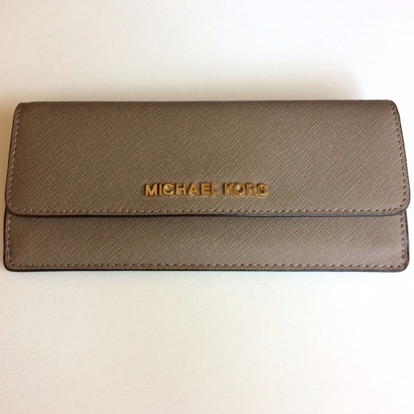 Michael Kors Jet Set Travel Flat Wallet