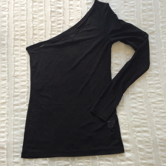 Asymmetrical mesh top - Picture 3 of 3