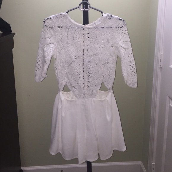 Sold 🚫 HelloMolly white romper