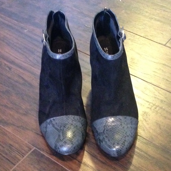 Black and grey ankle boots with great detail!