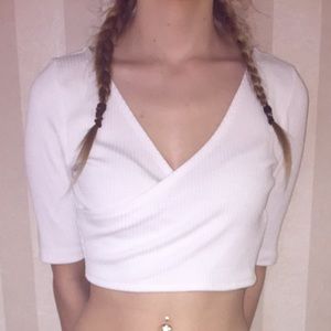 White v neck crop top