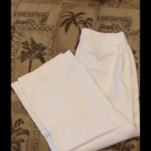 Beautiful white Capri set!!