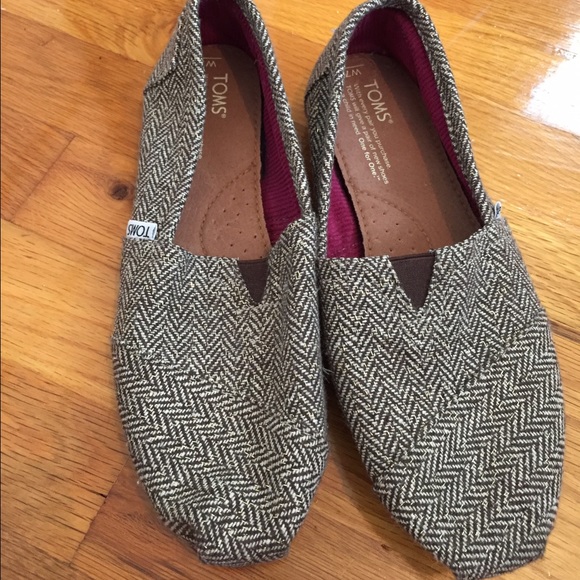 Toms herring bone slip on. Size 7 women's
