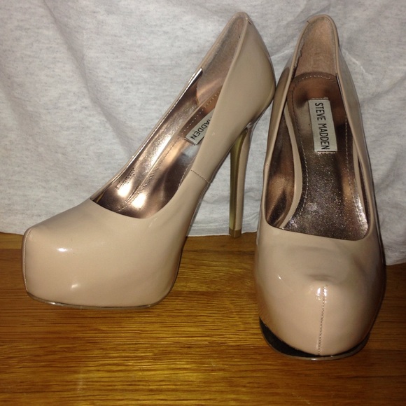Steve Madden nude platform heels