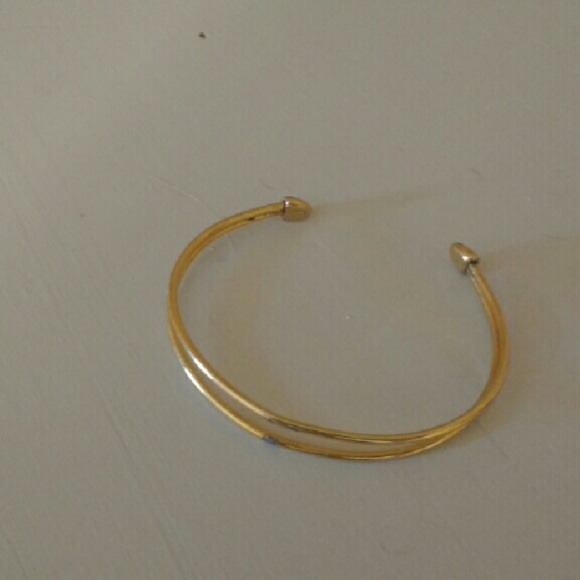 Gold tone bangle bracelet   **add to your bundle**