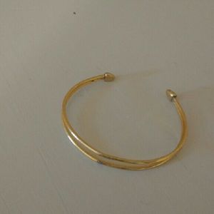 Gold tone bangle bracelet   **add to your bundle**