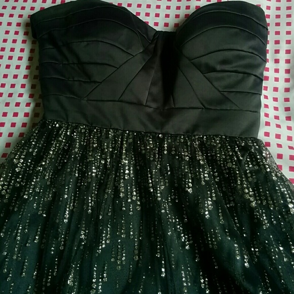 Dress - Picture 2 of 4
