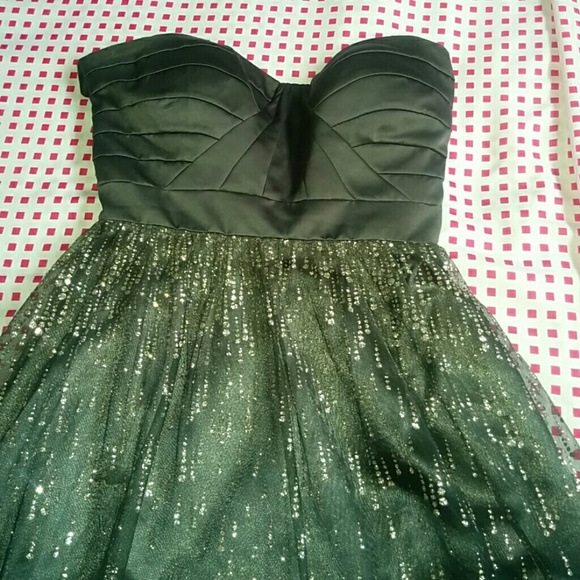 Dress - Picture 3 of 4