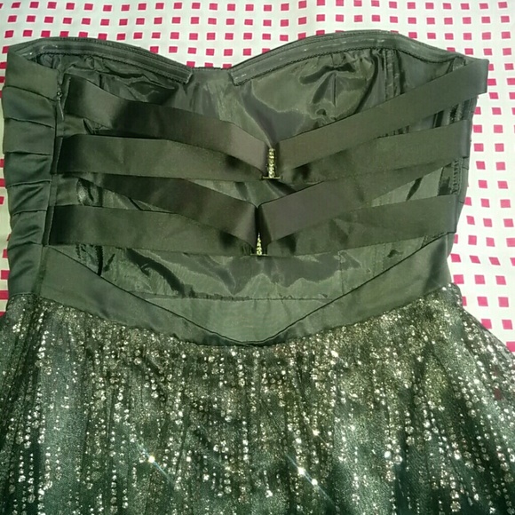 Dress - Picture 4 of 4
