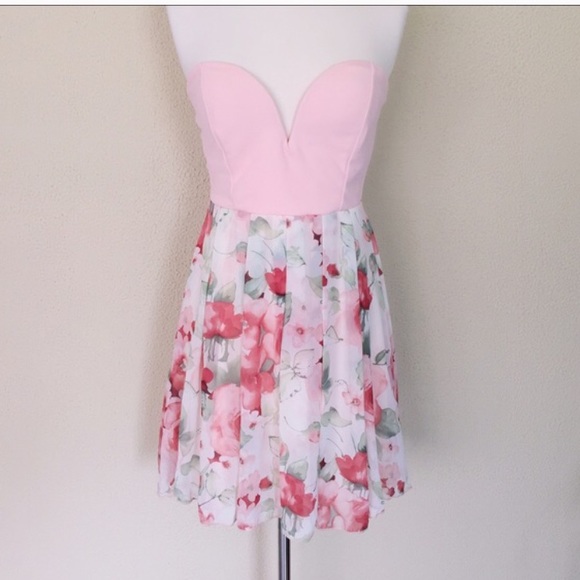 Flirty Floral dress - Picture 3 of 4