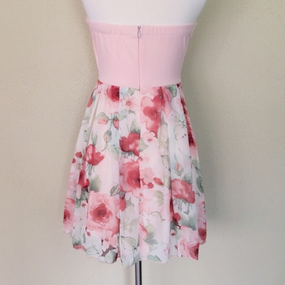 Flirty Floral dress - Picture 4 of 4