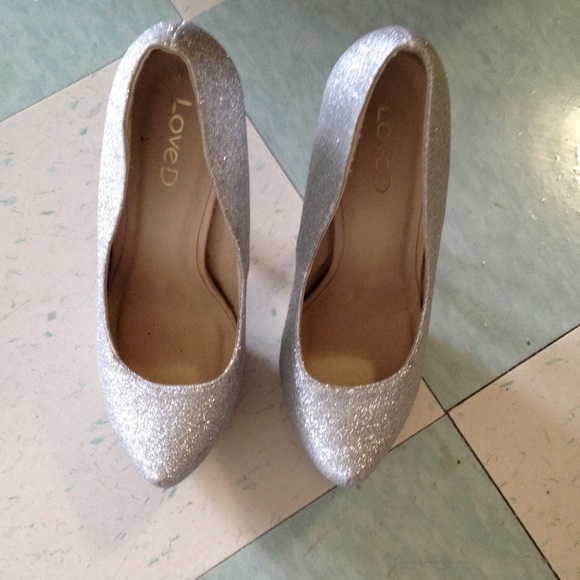 Silver heels - Picture 3 of 4