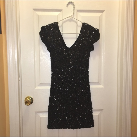 Black Dress💎 - Picture 2 of 4