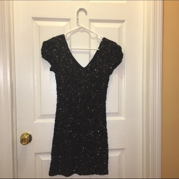 Black Dress💎 - Picture 3 of 4