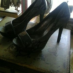 Jessica Simpson high heels, size8 1/2 B, snake