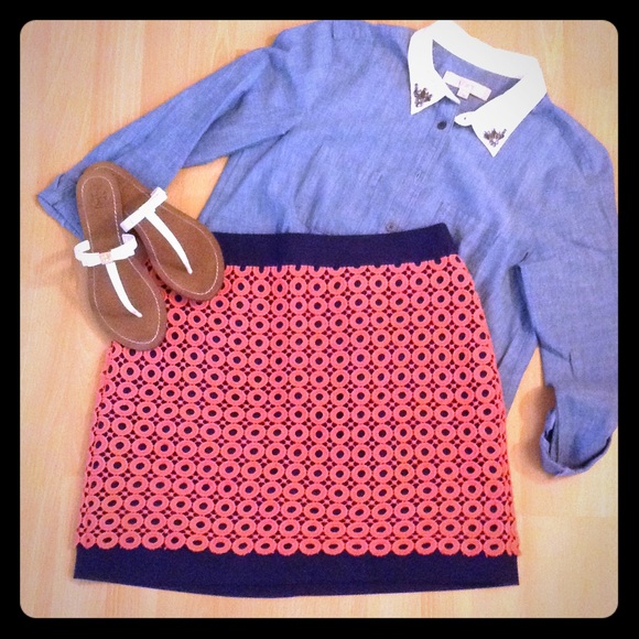 LOFT Dresses & Skirts - ANN TAYLOR LOFT Sz 6 coral lace skirt 🌺