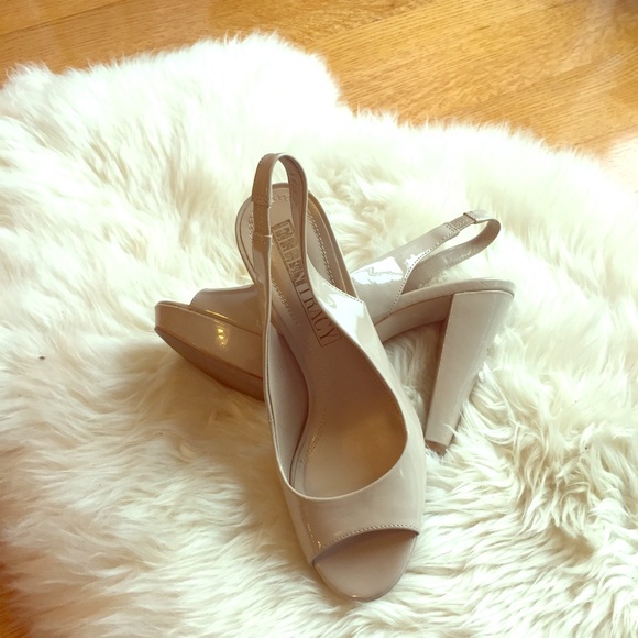 Platform peep toe pumps in nude
