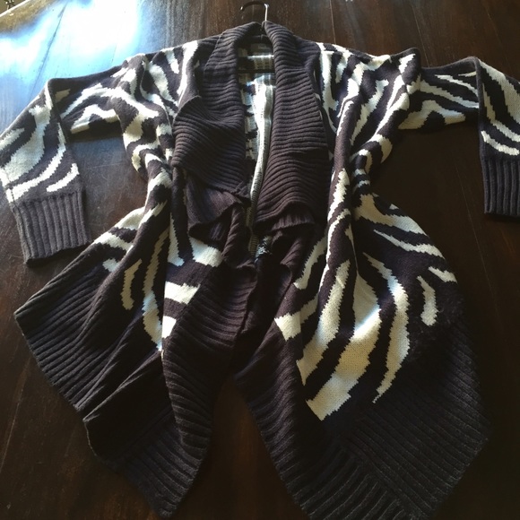 Neiman Marcus Navy and White Open Cardigan - Picture 1 of 4
