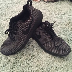 Nike roshes