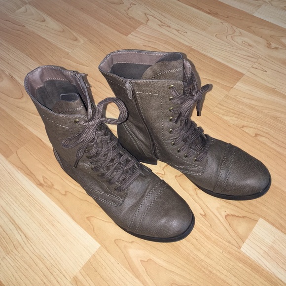 Combat boots