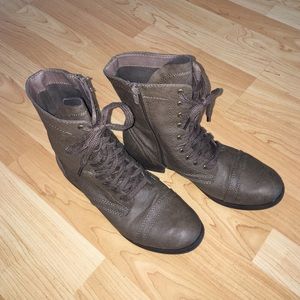 Combat boots