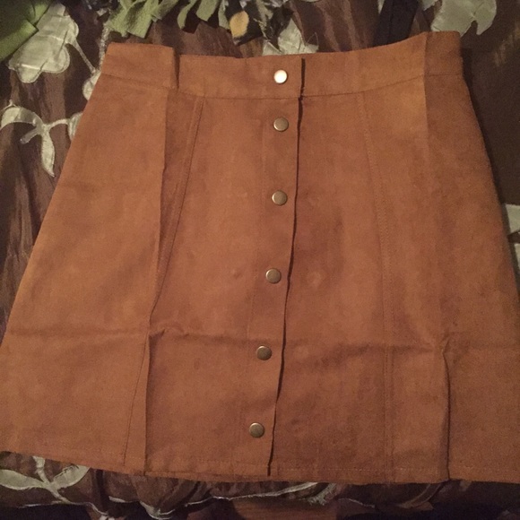 NWT Gorgeous Faux Suede Skirt - Picture 4 of 4