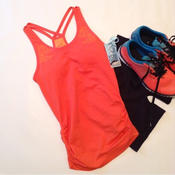 ClimaWear Tops - 🎉HP 5/28 from @jamieegeorge🎉 ClimaWear tank
