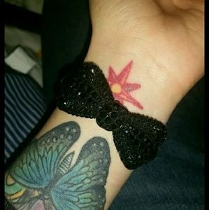 🎉Flash Sale🎉Betsey Johnson Crystal Bow Cuff