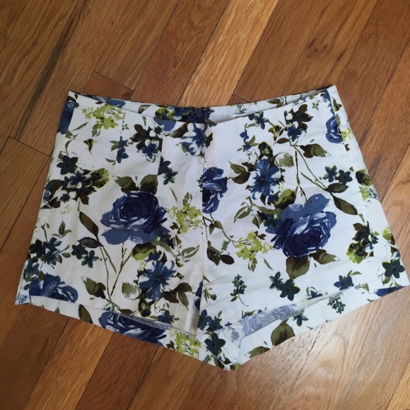 Free people-- floral shorts