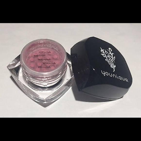 Younique Matte Vulnerable Loose Pigment