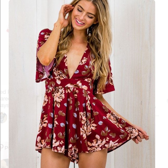 Lexi's Boutique Pants - 🎉HP🎉1 LEFT!!! Flowered Romper