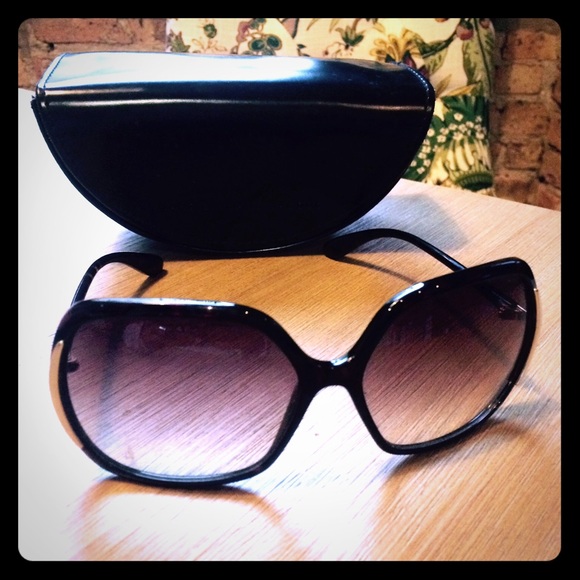 Marc by Marc Jacobs sunnies 😎