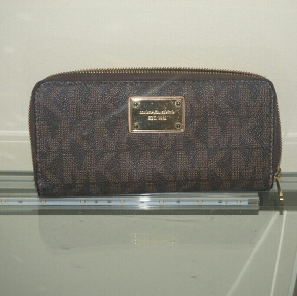 Michael Kors signature wallet. Full size.