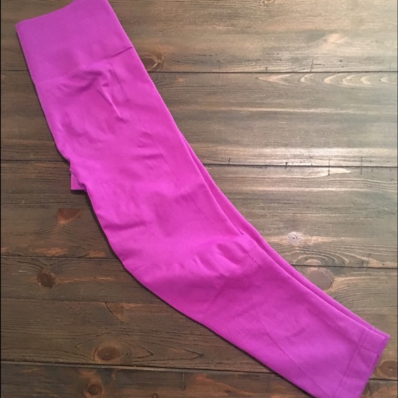Lululemon Zone In Tight 7/8 Leggings Sz 6