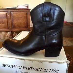 FRYE BOOT Deborah short black 7.0