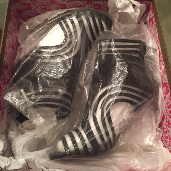 Never worn - Picture 2 of 3