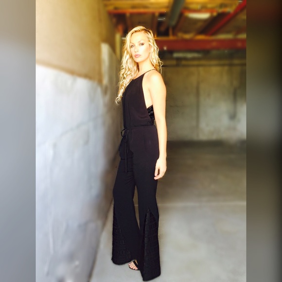 LAST SMALL✨Gorgeous Crochet Detailed Jumpsuit - Picture 2 of 3