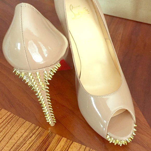 Brand new condition christian louboutins, nude