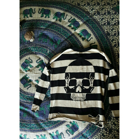 Skull sweater