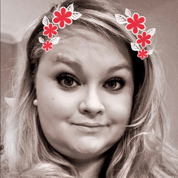 Meet your Posher, Sarah - Picture 2 of 2